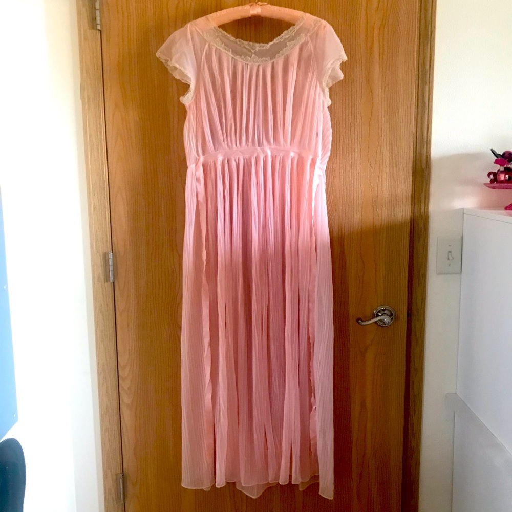 True Vintage Rogers peach pleated nightgown